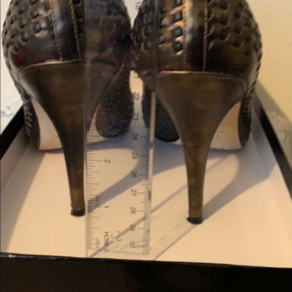 Shoes - Picture 6 of 8